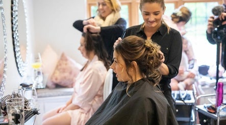 L McCarthy Hairdressing изображение 3