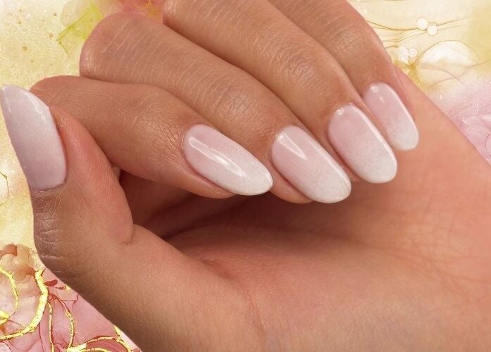 Ongles roses élégants à Vermeille Formation, Canet-en-Roussillon, Occitanie, FR. Esthétique soignée et moderne.