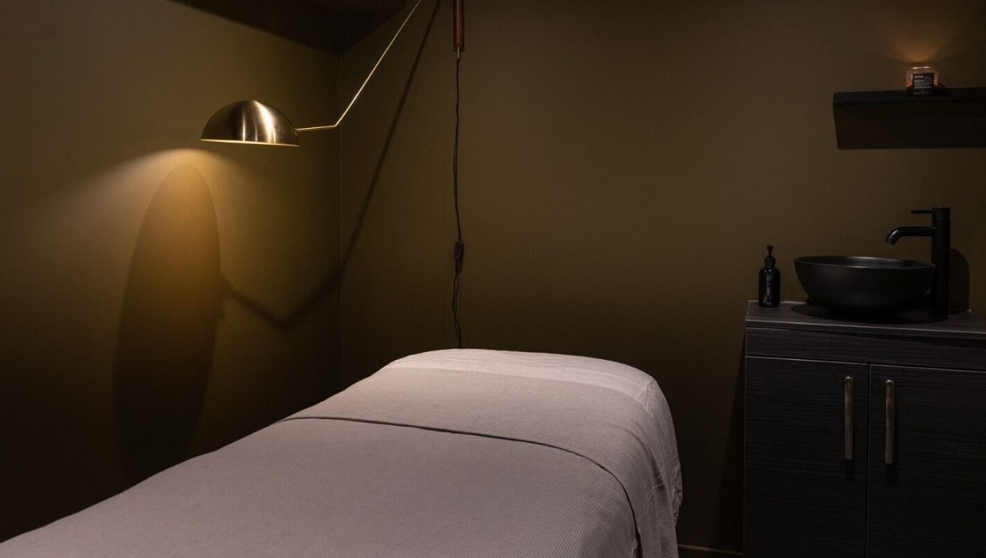 Tranquil treatment room at Still London in London, England, GB with warm lighting and modern decor.