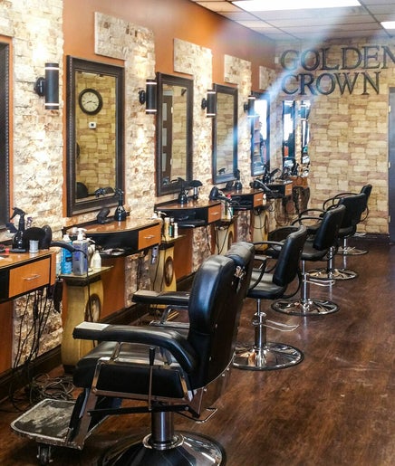 Golden Crown Hair Salon billede 2