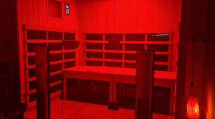 Mederi Wellness - Float - Infrared Sauna - Massage Treatment зображення 3