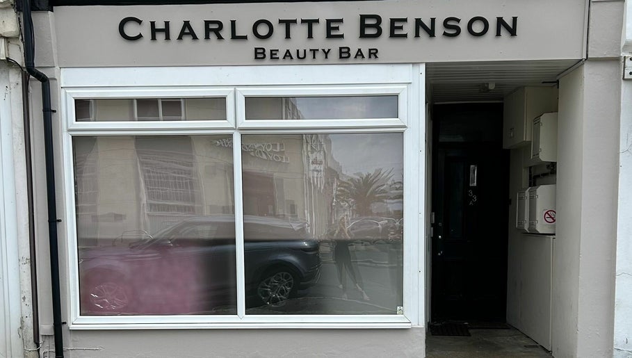 Charlotte Benson Beauty Bar – obraz 1