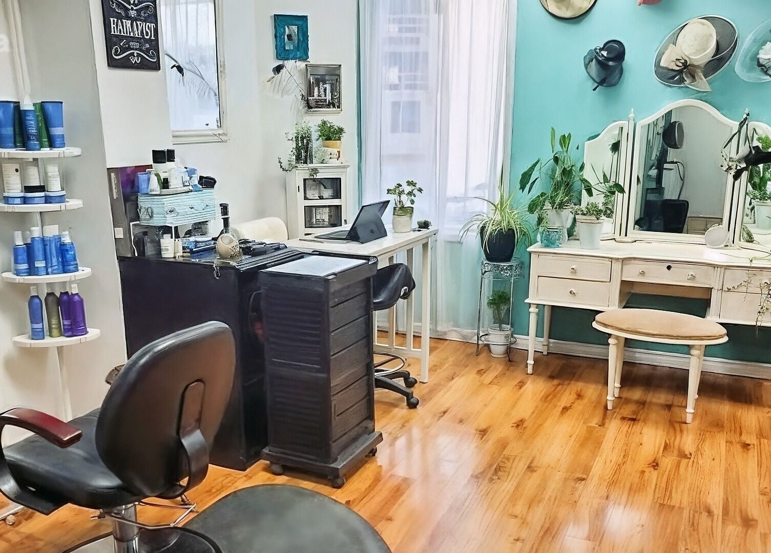 Inspirado Designs salon interior with stylish decor in Kelowna, British Columbia, CA.