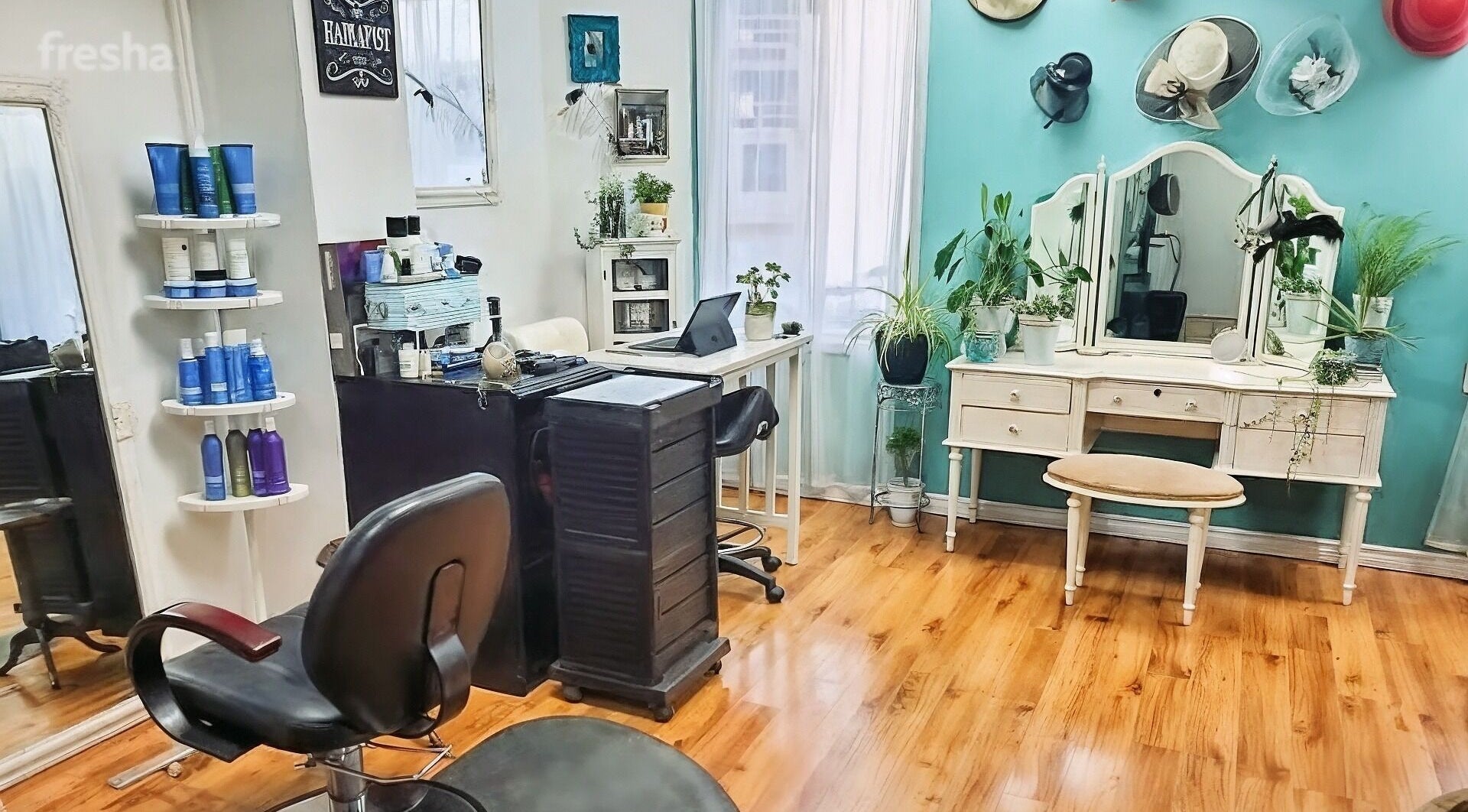 Inspirado Designs salon interior with stylish decor in Kelowna, British Columbia, CA.