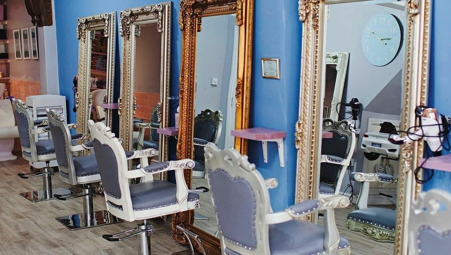 The Hair Room, bilde 1