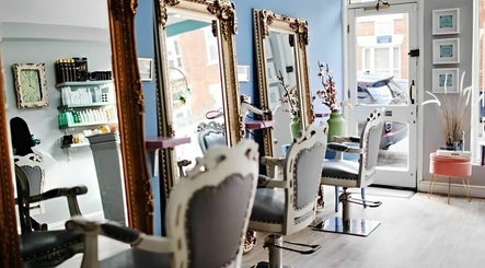 The Hair Room, bilde 2