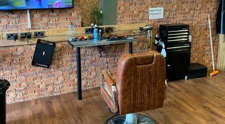 Barnets and Beards Barbershop зображення 2