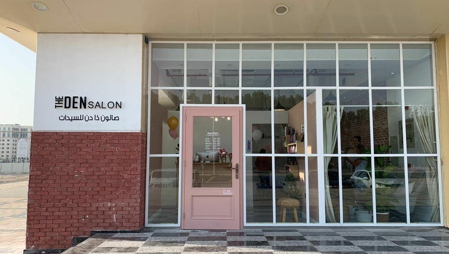 The Den Salon – kuva 1