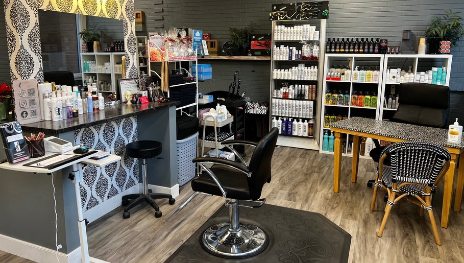 Impressions Salon - Saskatoon зображення 1