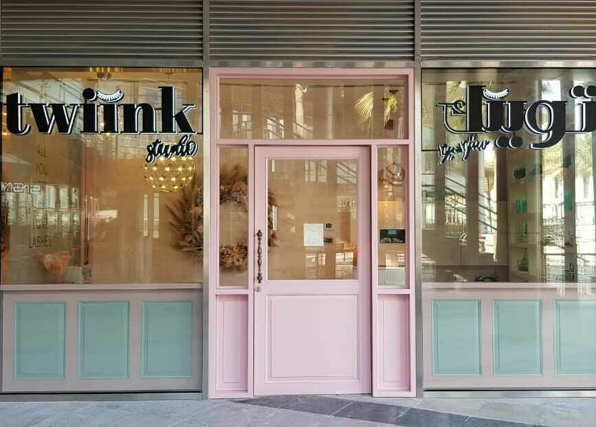 Elegant Twiink Studio exterior with pink door in Abu Dhabi, AE, showcasing modern design.