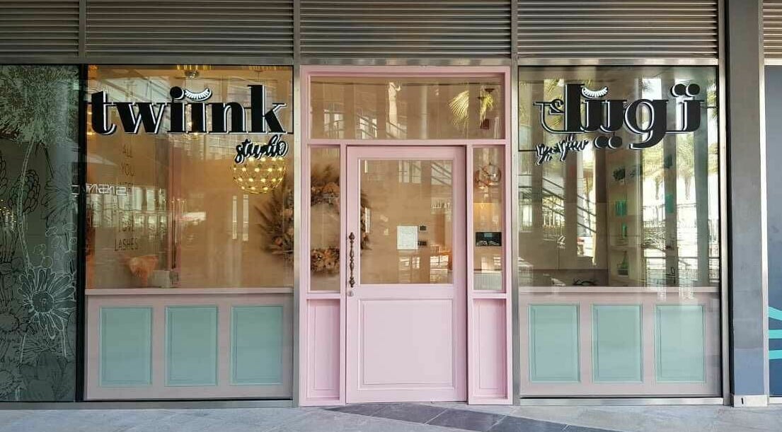 Elegant Twiink Studio exterior with pink door in Abu Dhabi, AE, showcasing modern design.