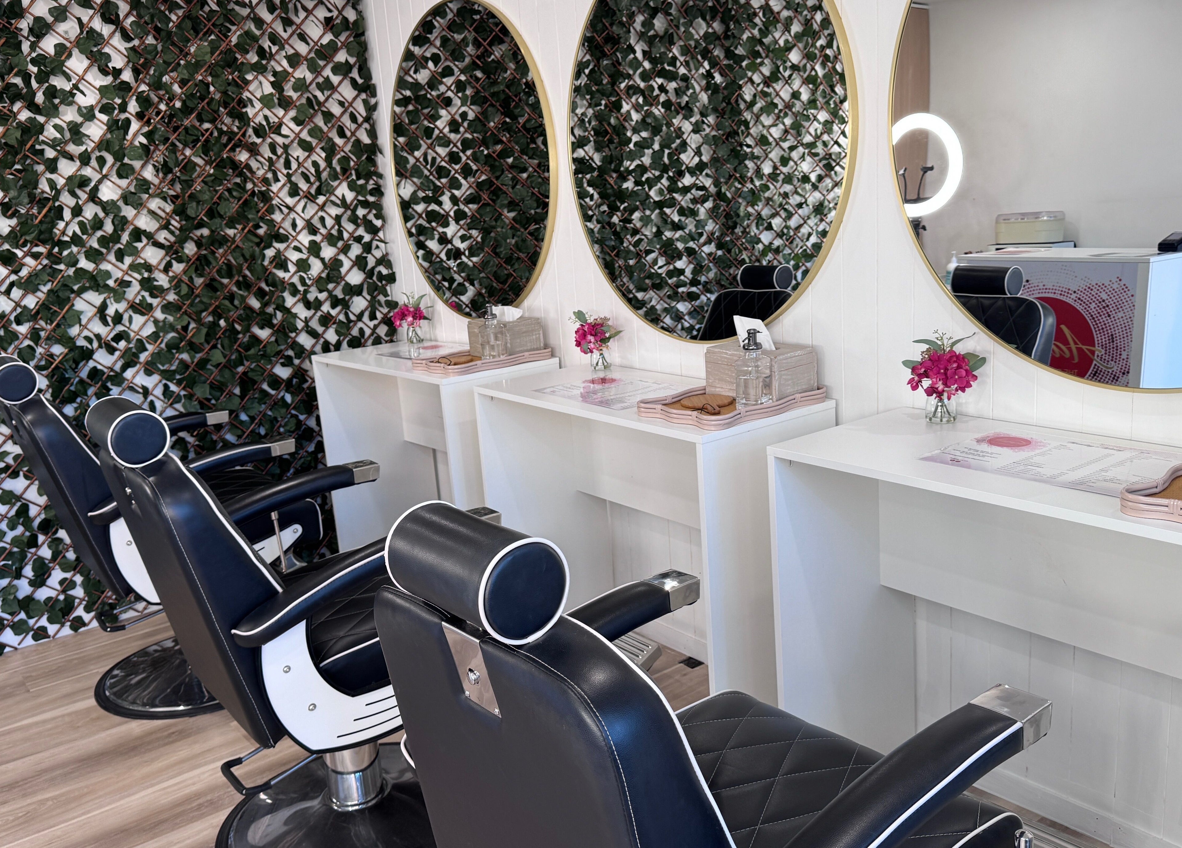 Chic salon mirrors at Aarch The Eyebrow Bar (Rubbina's Beauty and Brow Bar) in Auckland, Auckland, NZ.