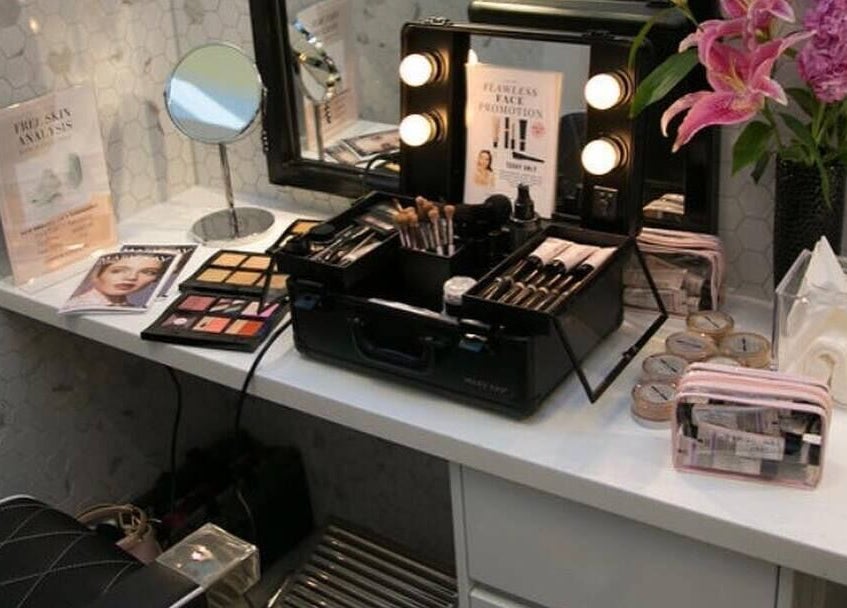 Makeup station at Aarch The Eyebrow Bar (Rubbina's Beauty and Brow Bar), Auckland, NZ, with palettes and brushes.