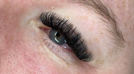 The White Lash Company obrázek 2