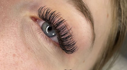 The White Lash Company obrázek 3