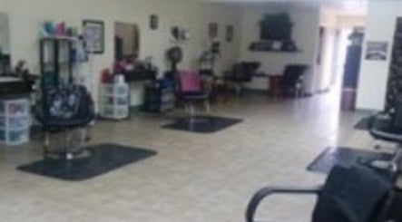 Hairbenders Salon