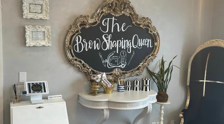 The Brow Shaping Queen imagem 2