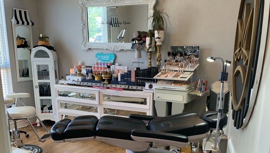 The Brow Shaping Queen obrázek 1