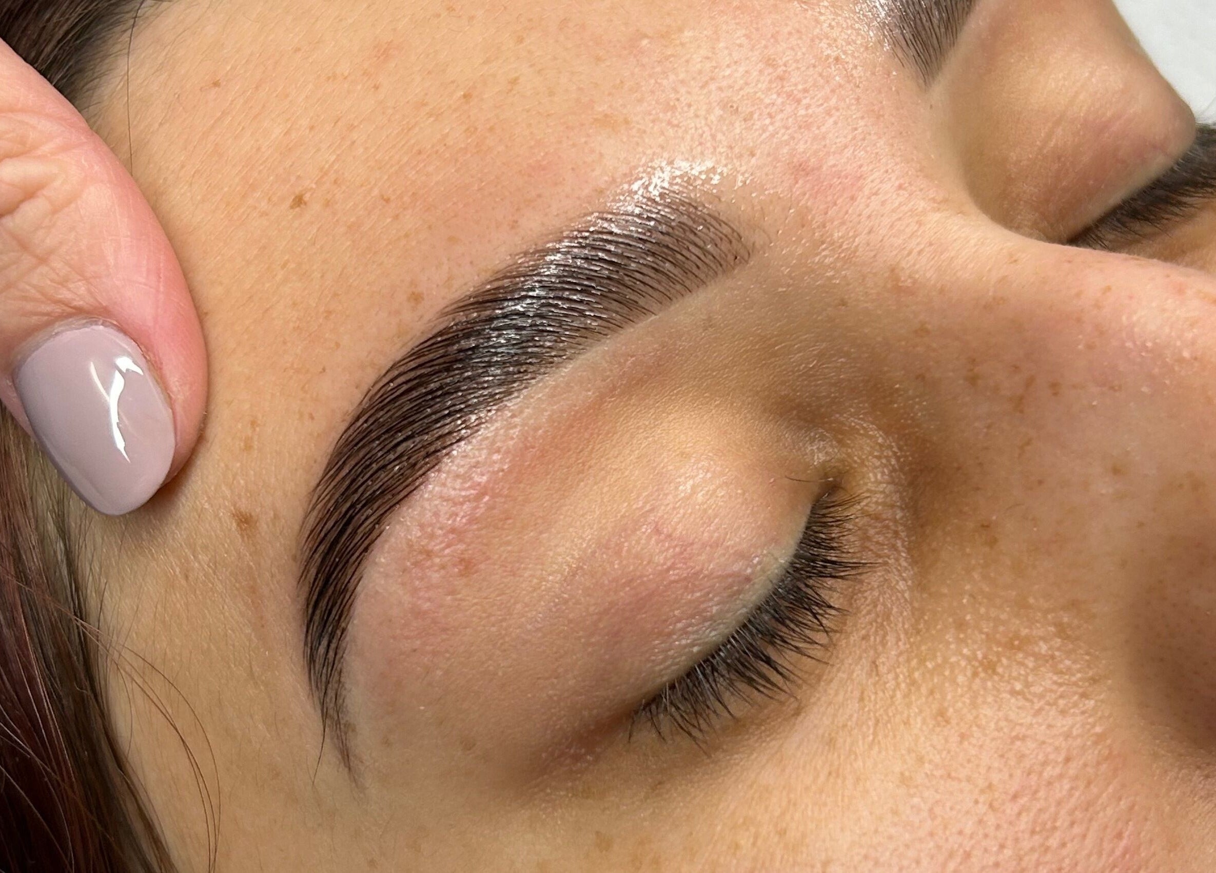 Perfectly shaped eyebrow at BriLash Lashes and Brows, Waikanae, Wellington, NZ offering expert beauty services.