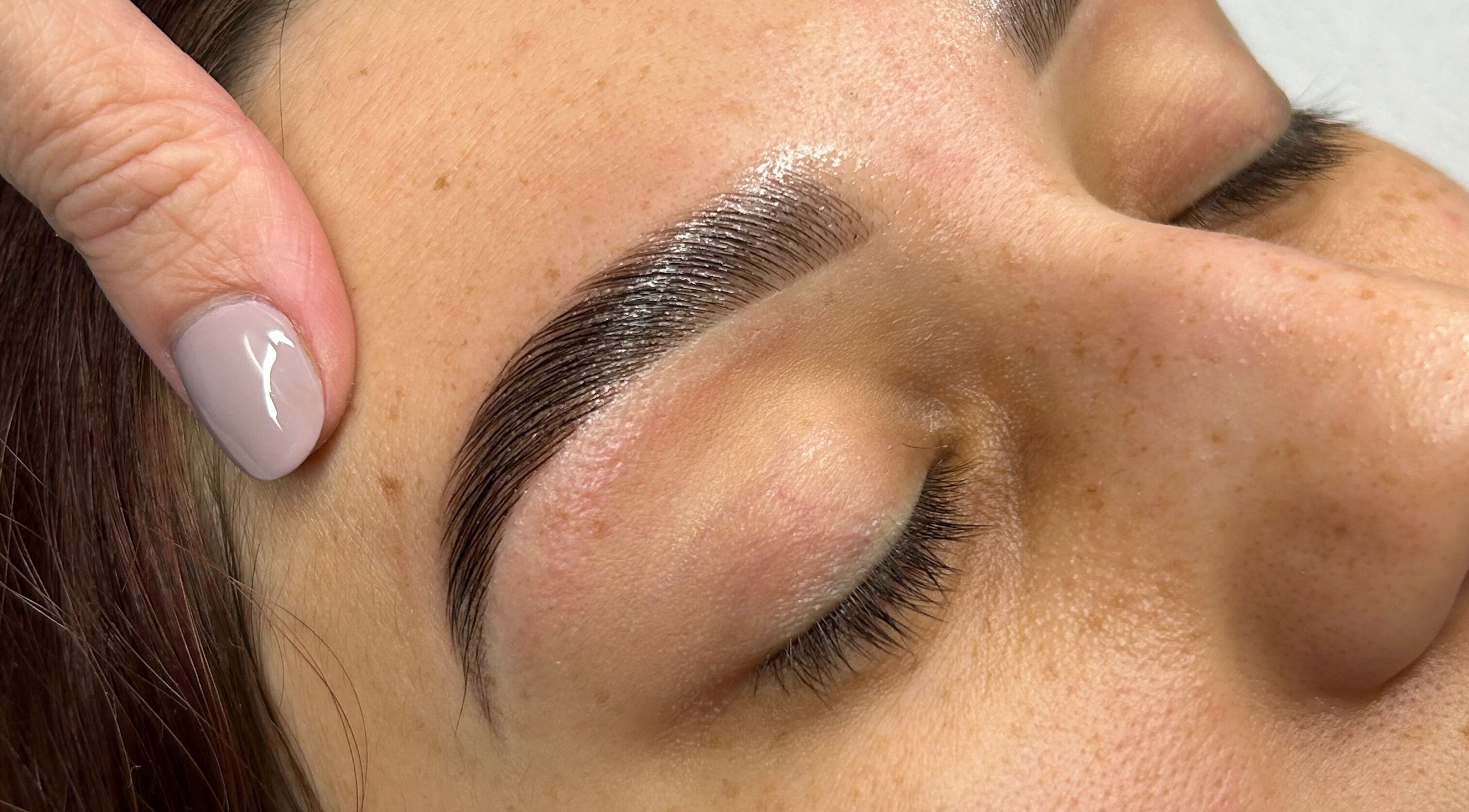 Perfectly shaped eyebrow at BriLash Lashes and Brows, Waikanae, Wellington, NZ offering expert beauty services.