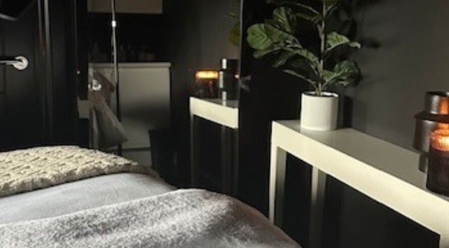 Calming therapy room at Dr Heather Muir Aesthetics & Skin, Uddingston, Scotland, GB with cozy bed and ambient lighting.