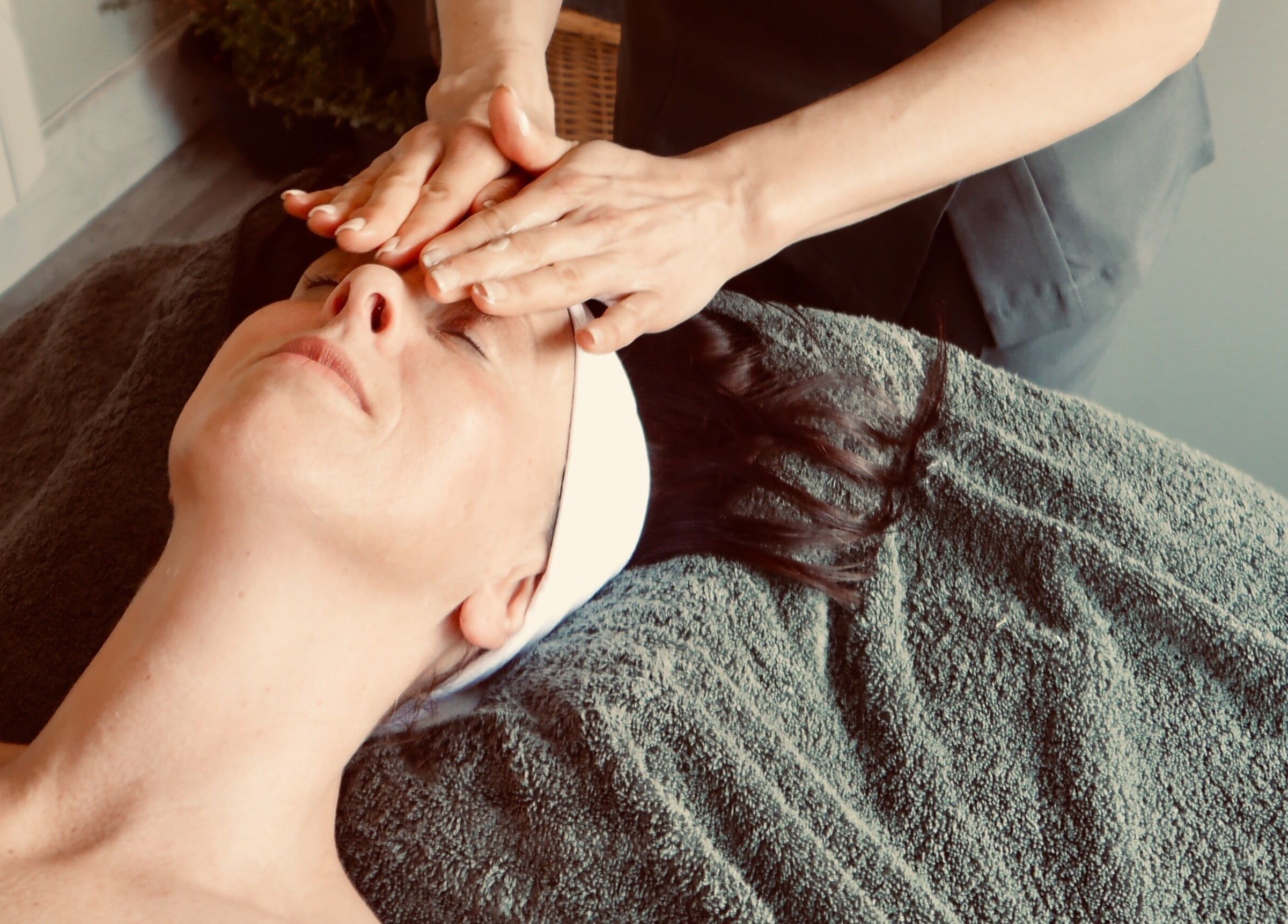Relaxing face massage at Gower Garden Therapies, Southgate, Wales, GB.