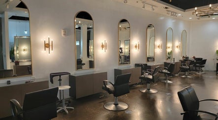 Salon Blanc "The Celebrities Salon"