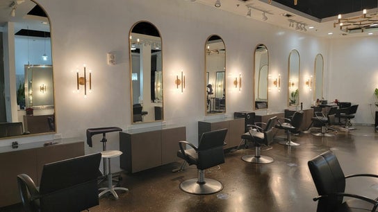 Salon Blanc "The Celebrities Salon"