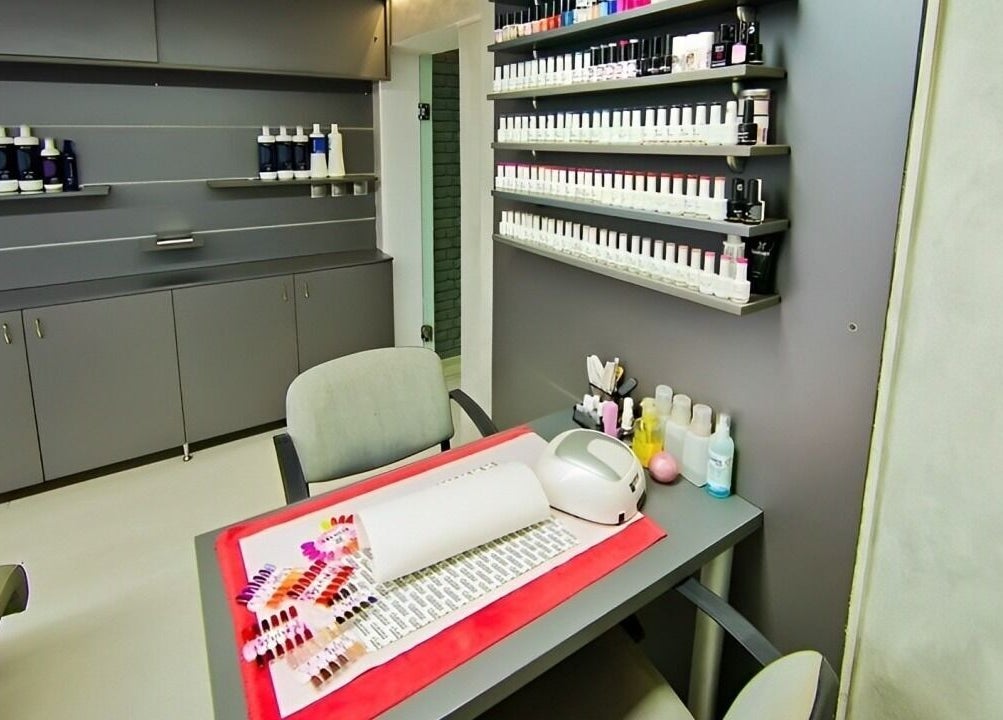 Интериор на Studio Estetico във Варна, Варна, BG, оборудвано за грижата за нокти.