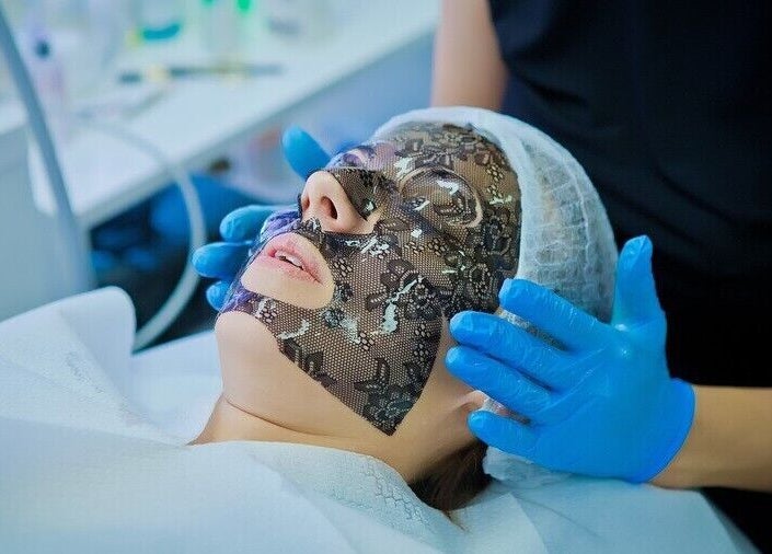 Процедура за лице в Studio Estetico, Варна, Варна, BG, с маска от дантела.