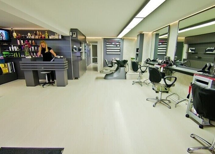 Стилен интериор на Studio Estetico във Варна, Варна, BG със съвременен дизайн и удобства.