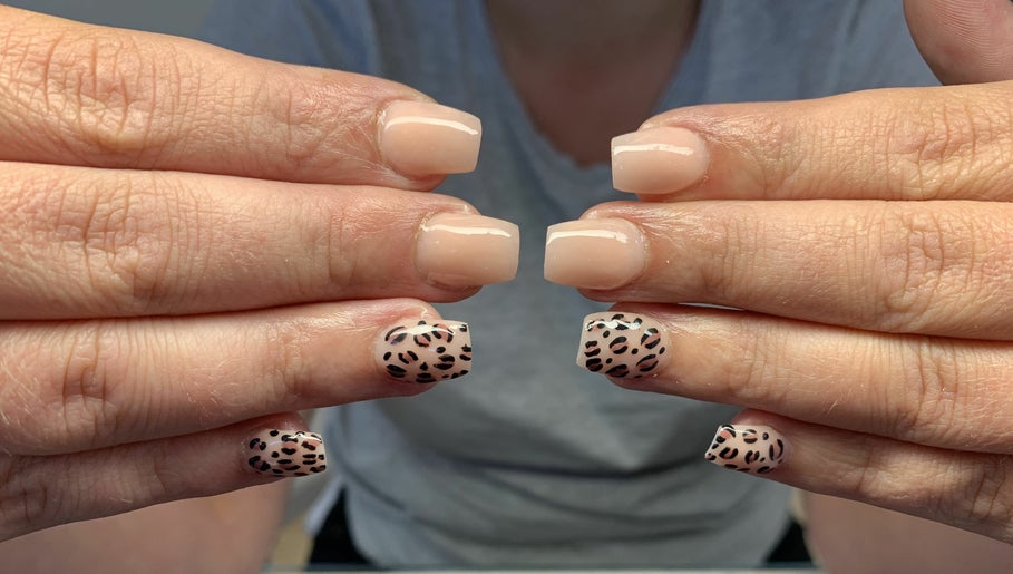 Emma Louise Beauty Salon image 1