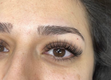Close-up of expertly done eyelash extensions by BebeLashx in London, England, GB.