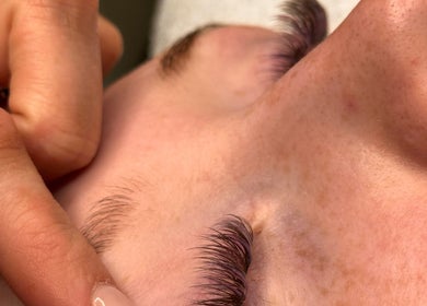 Lash extension being applied at BebeLashx, London, England, GB.
