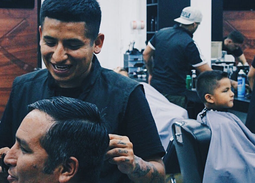 Corte de cabello en Barber by Amado Chorrillos Pe, ubicada en Chorrillos, Municipalidad Metropolitana de Lima, PE.