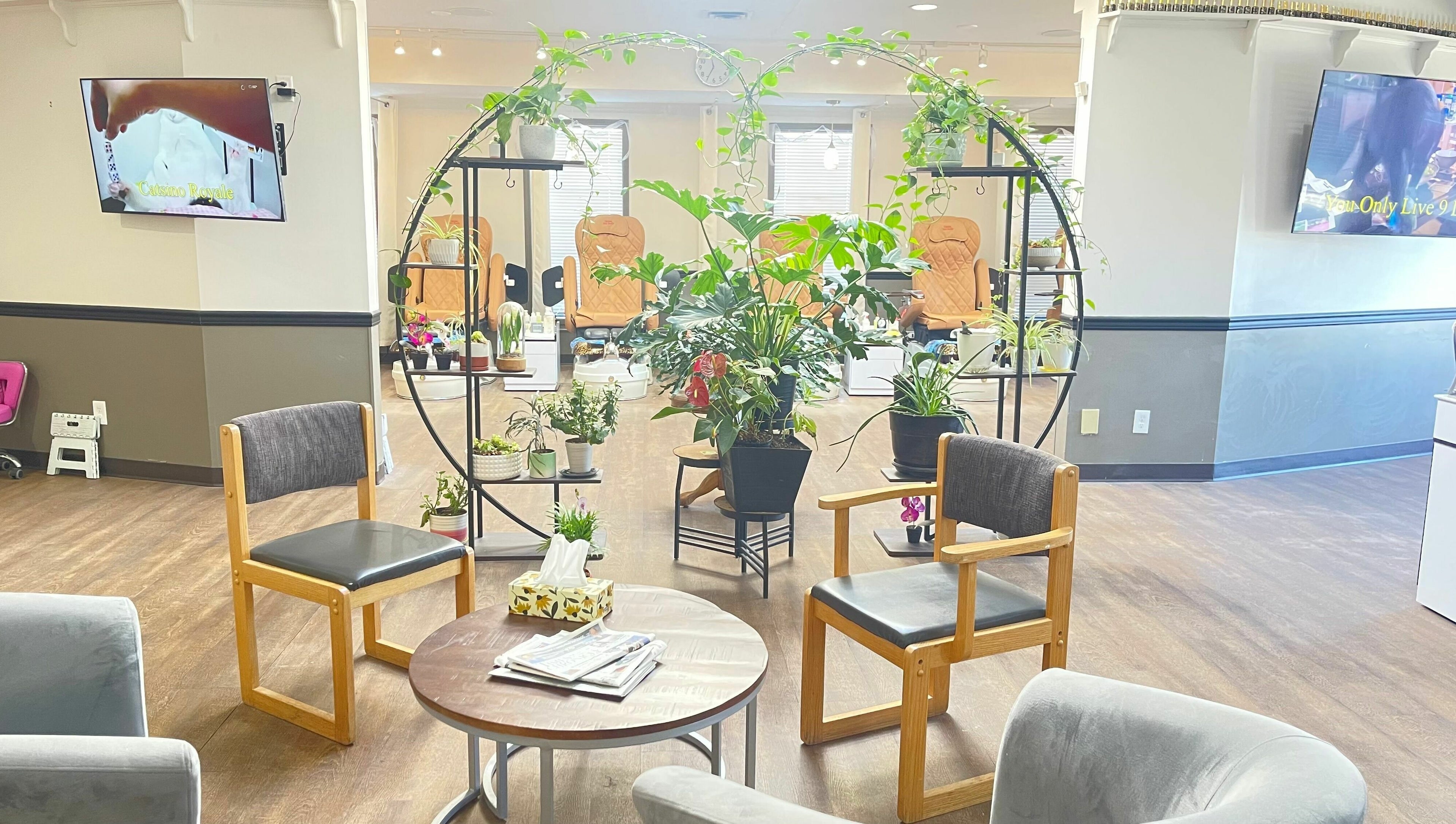Inviting seating area with plants at Osoyoos Nail Studio, Osoyoos, British Columbia, CA.