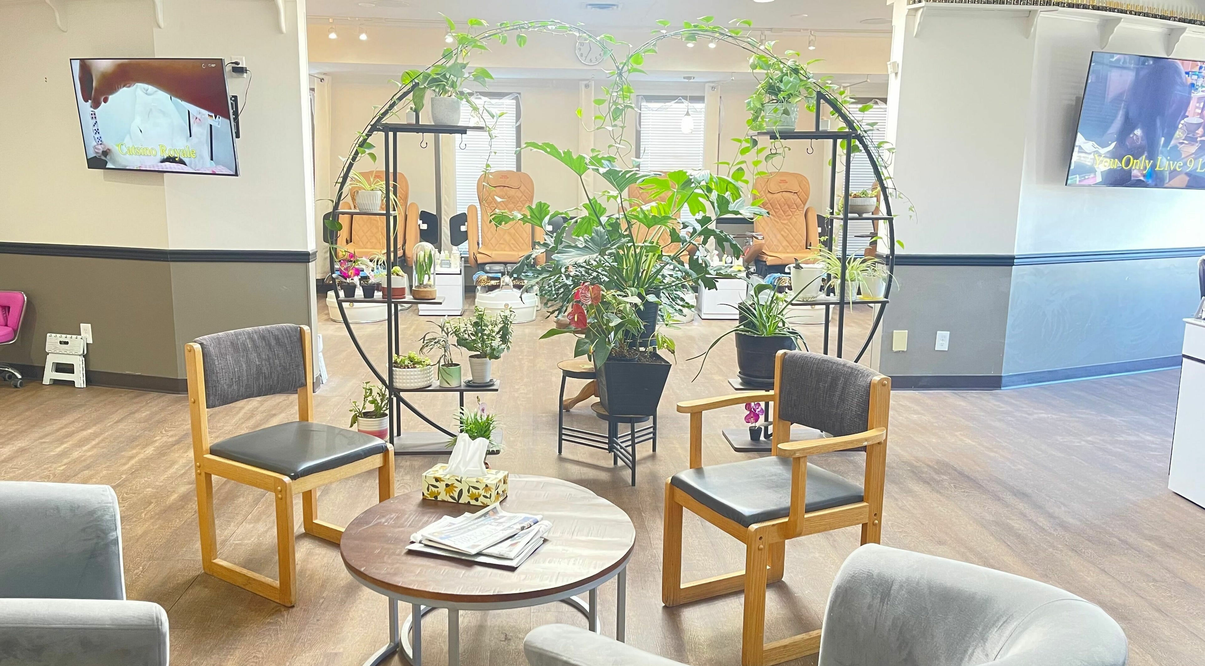 Inviting seating area with plants at Osoyoos Nail Studio, Osoyoos, British Columbia, CA.