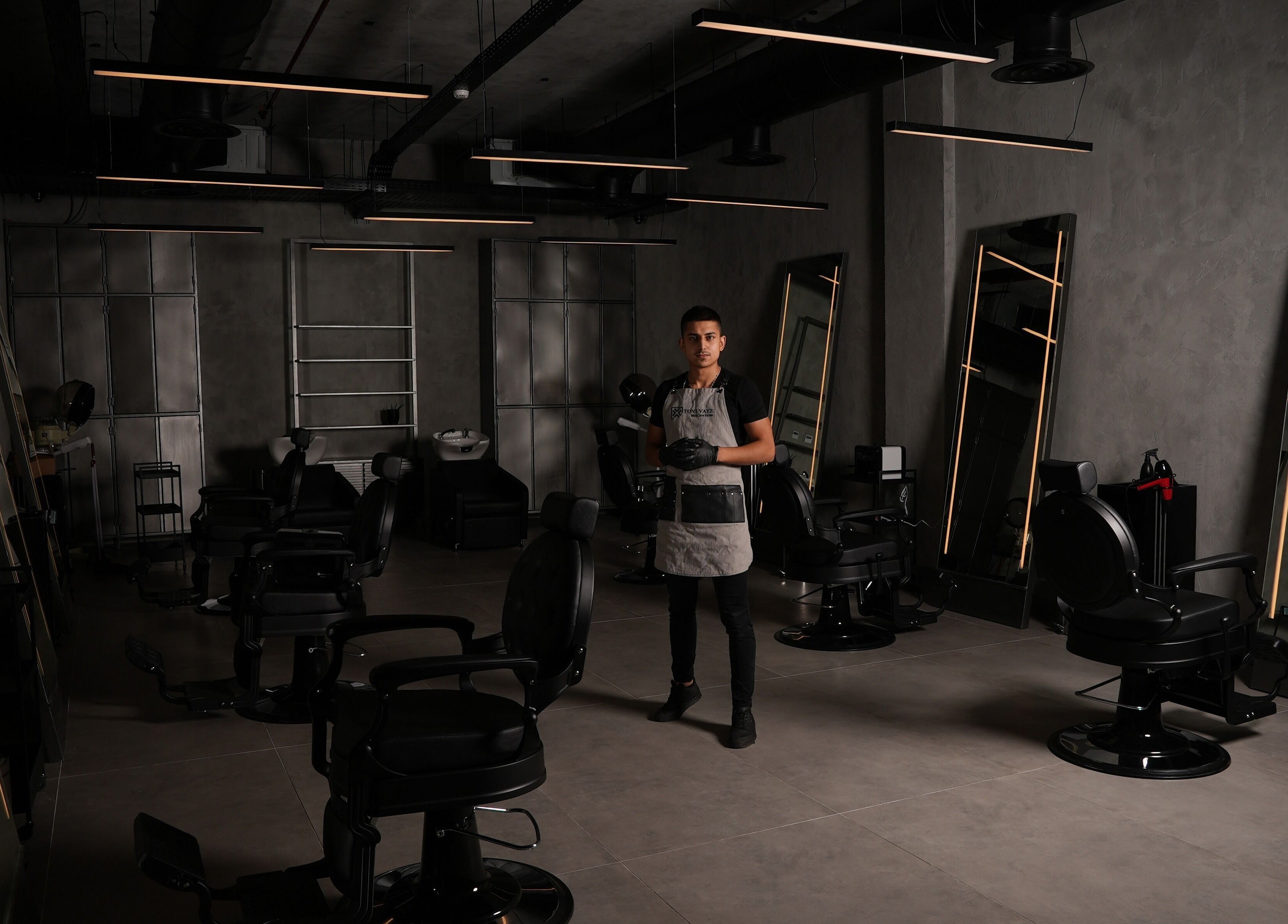 Modern interior of Toni Vayz | Men | Alkhobar Alshubaily at Ansab Plaza, SA showcasing barber chairs and mirrors.