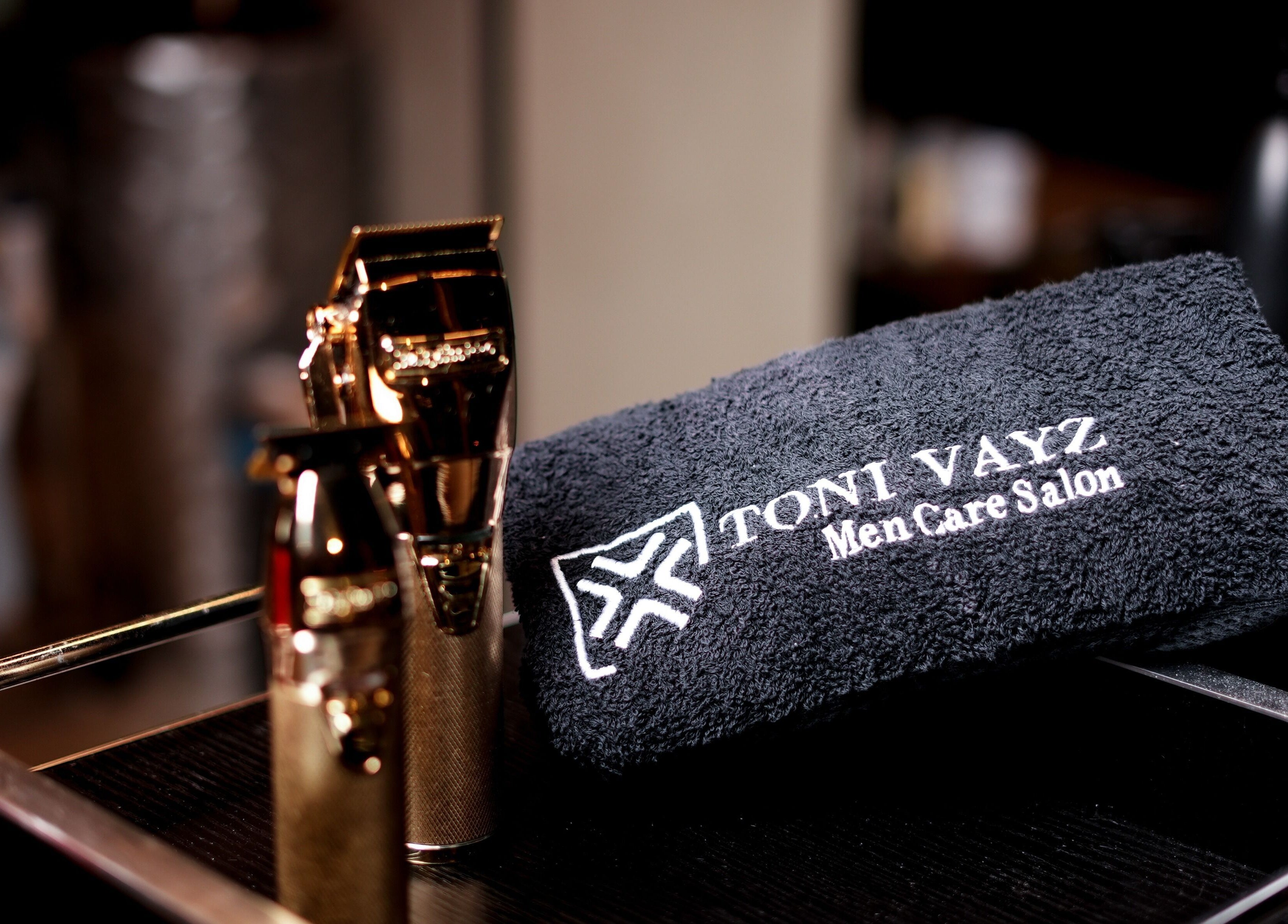 Spotlight on grooming tools and Toni Vayz towel at Alkhobar venue in Ansab Plaza, SA.
