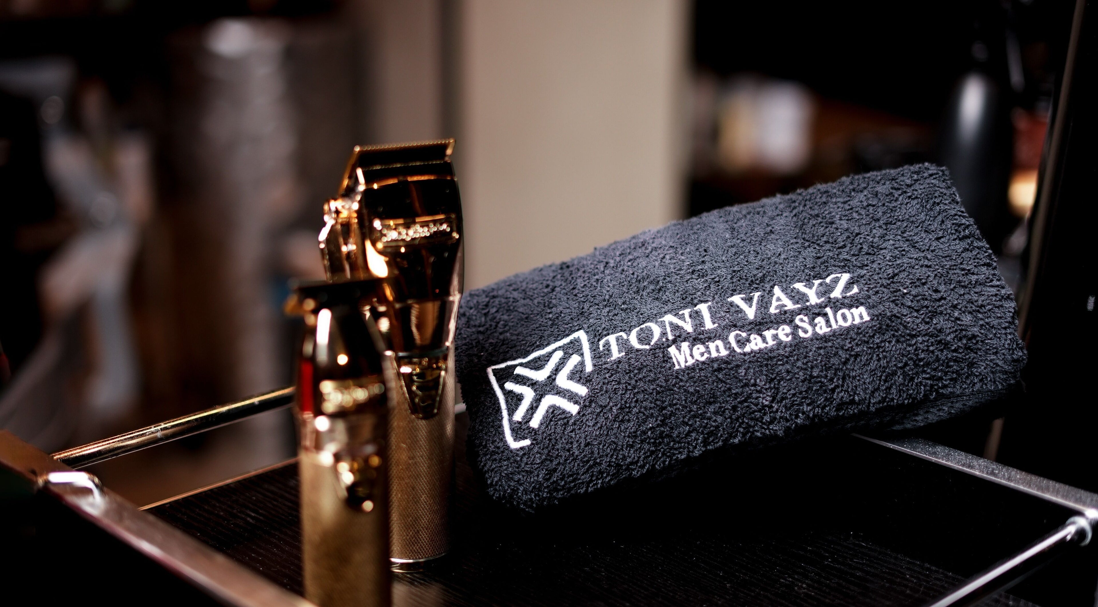 Spotlight on grooming tools and Toni Vayz towel at Alkhobar venue in Ansab Plaza, SA.