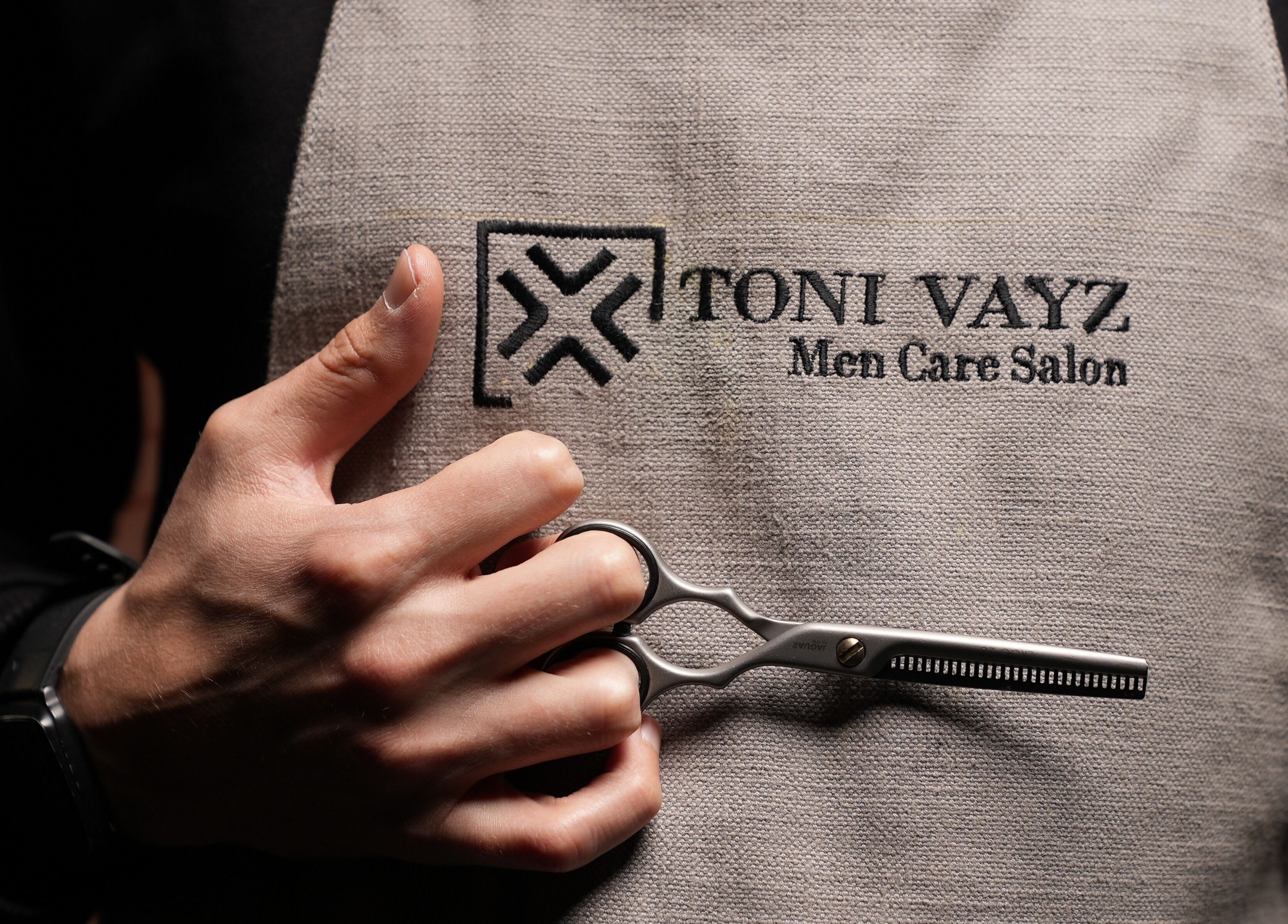 Barber holding scissors at Toni Vayz | Men | Alkhobar Alshubaily, Ansab Plaza, SA.