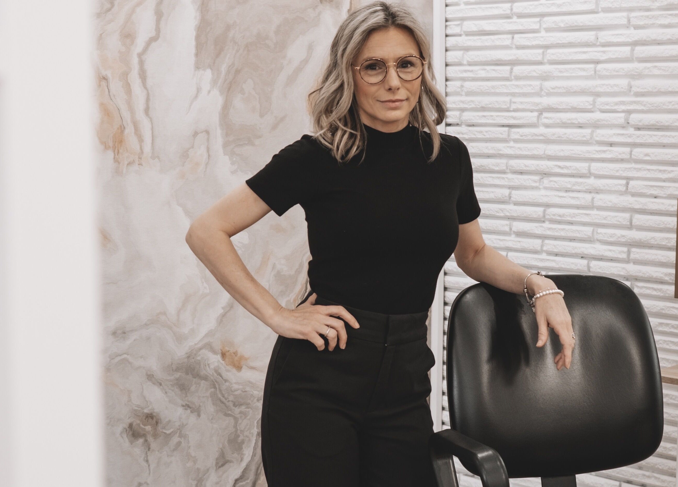 Professionnelle à Concept beauté à Acton Vale, Québec, CA, dans un cadre moderne et raffiné.