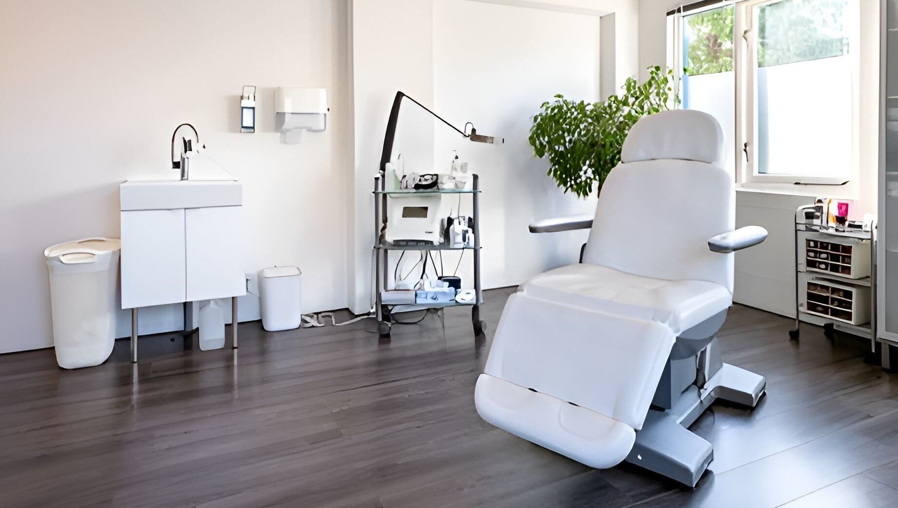 Moderne behandelkamer bij Mooi en Zeker in Amersfoort, Utrecht, NL voor ultieme wellnesservaring.