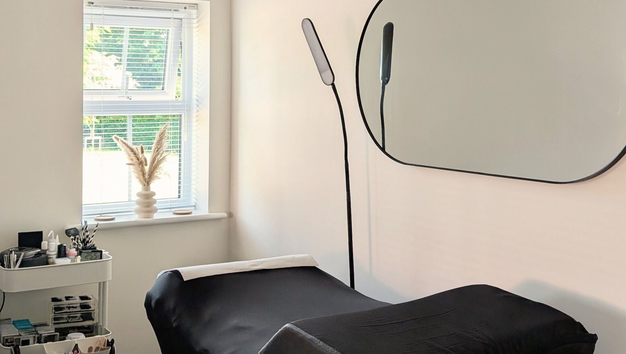Modern lash treatment room at Lashes by Judie in Hatfield Peverel, England, GB with elegant decor and soothing ambiance.