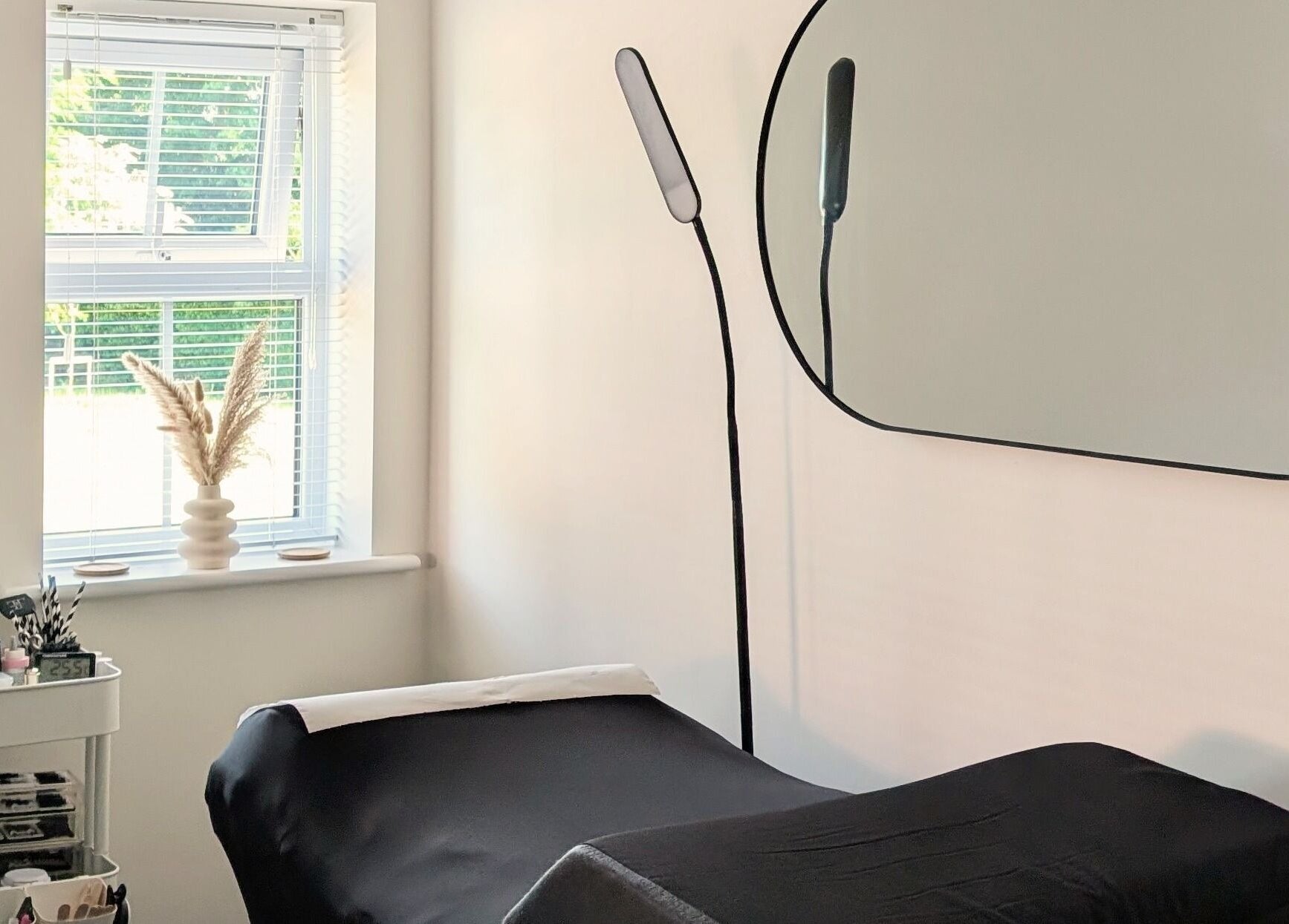 Modern lash treatment room at Lashes by Judie in Hatfield Peverel, England, GB with elegant decor and soothing ambiance.