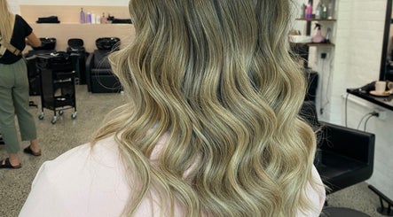 Catherine Sarah Hair Design slika 2