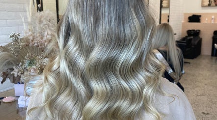 Catherine Sarah Hair Design slika 3