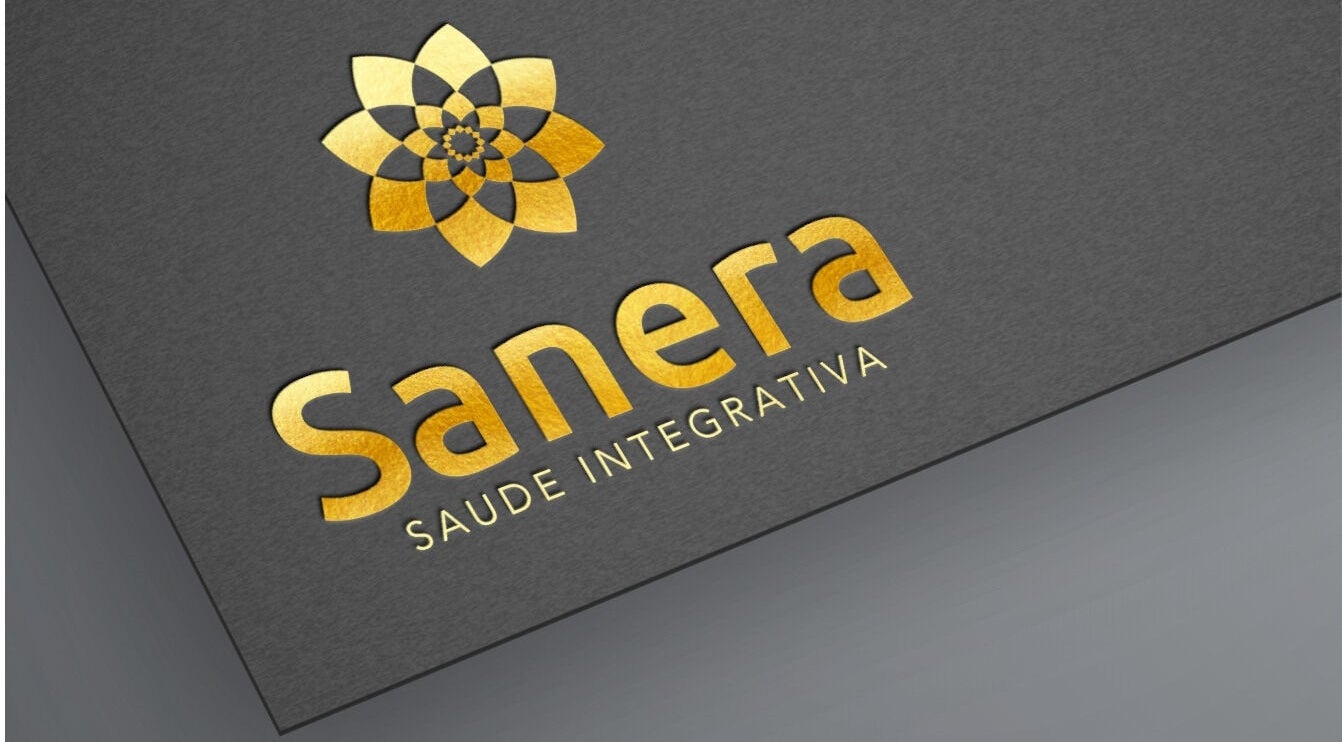 Logo dourado da Sanera em São Paulo, São Paulo, BR, com design florescendo.