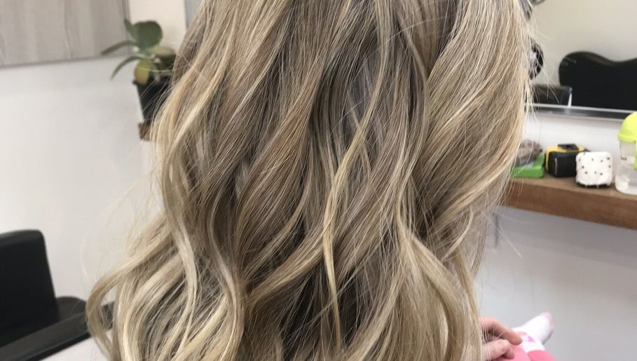 Lock Hairdressing, bilde 1
