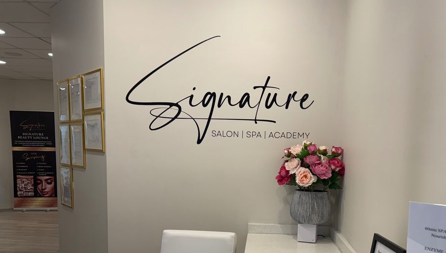 Signature Brows & Lashes : Beauty Lounge image 1